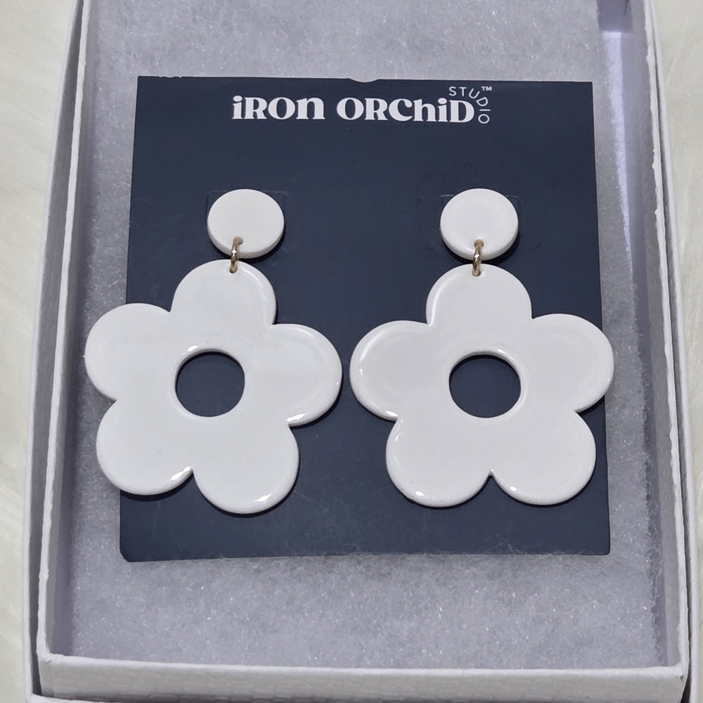Iron Orchid White Flower Acrylic Earrings